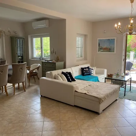 Scamard Villa *